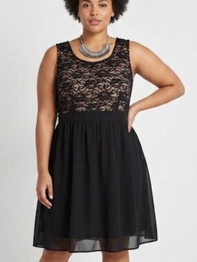 REITMANS Black Lace Top Flesh Lined Cocktail Dress Petite Size 14
